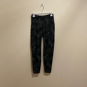 Old Navy Women's Black Camouflage Leggings